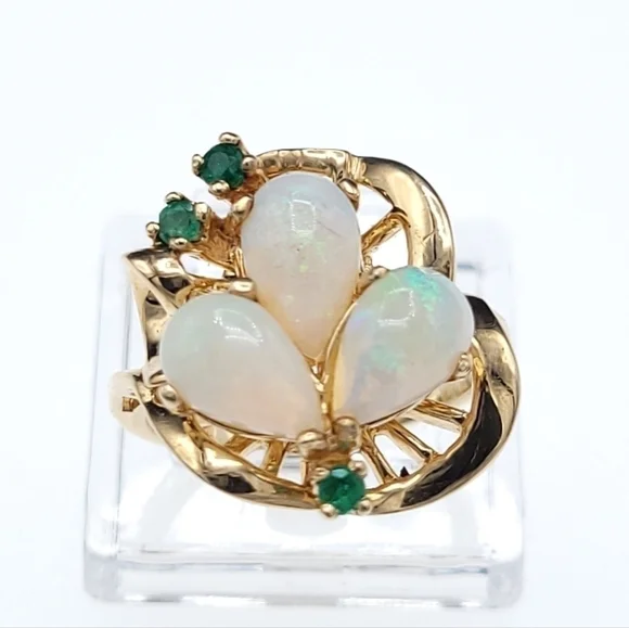 AUSTRALIAN opal and emerald accent ring 10k yellow gold - Picture 1 of 15
